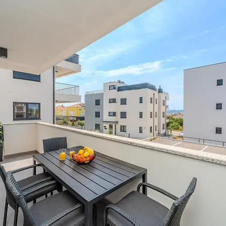 Апартаменти 2-bedroom Marko With Sea View And 2 Free Parkings *